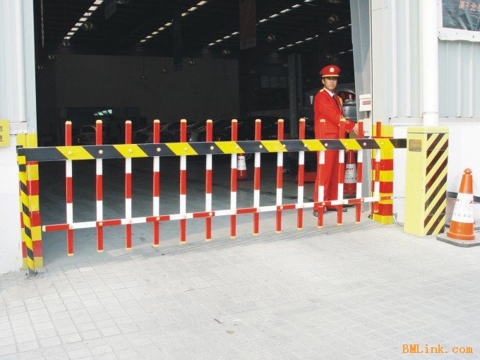 小区门口挡车器(道闸)