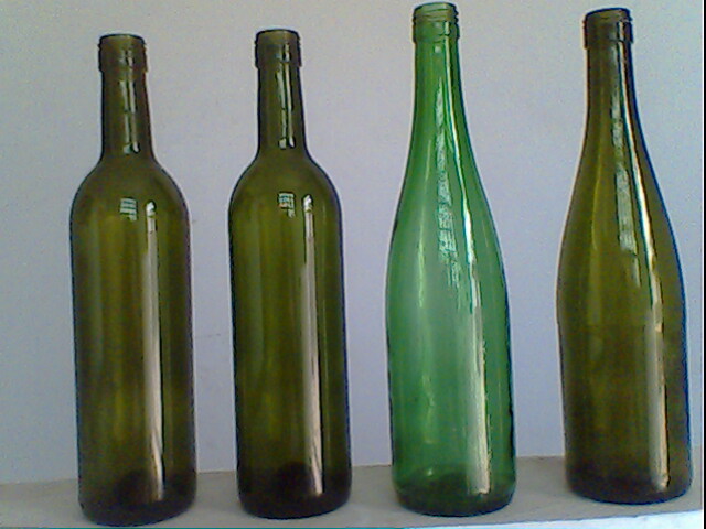 绿色红酒瓶 绿色玻璃瓶 翠绿啤酒瓶，透明啤酒瓶