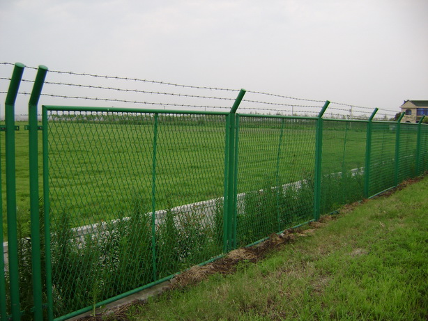 供应大连场地防护网