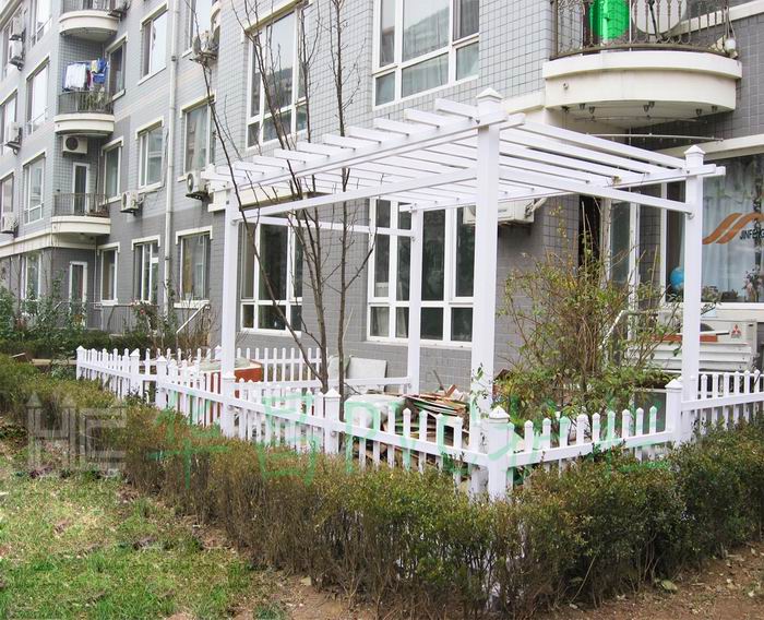 大连华昌pvc防护栏网攀登架