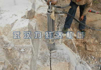 分裂岩石设备