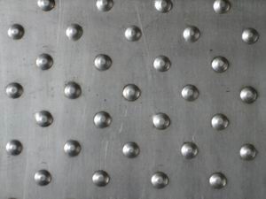 专业生产金属冲孔防滑板， 鳄鱼嘴防滑板