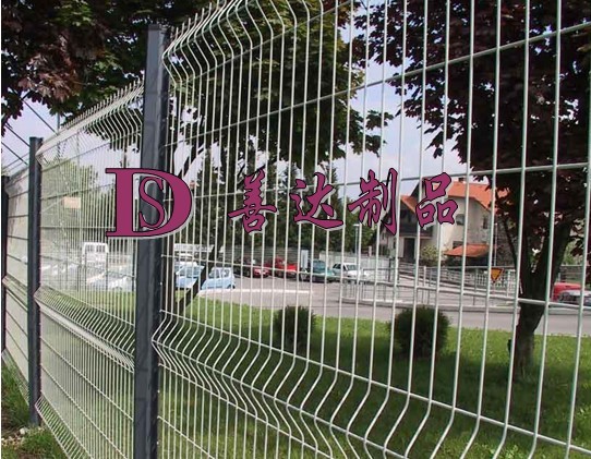 厂家直销三角折弯护栏网 防护网 隔离网铁丝网围栏网