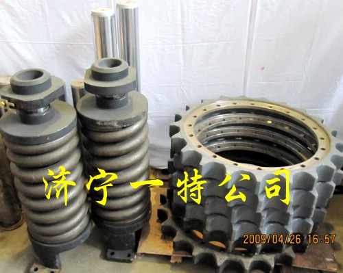 小松纯正配件pc130-7涨紧油缸，齿轮