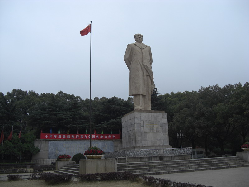 毛主席背手像，主席招手像,石雕毛主席像,毛泽东雕像