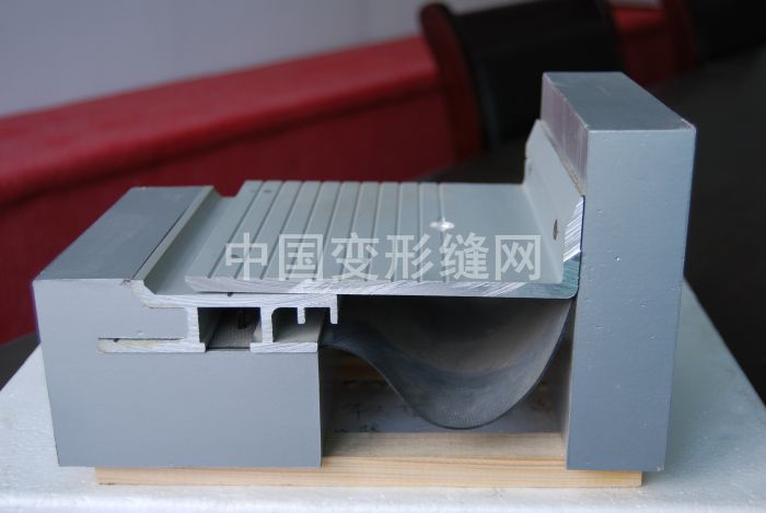 FJM楼地面金属盖板型
