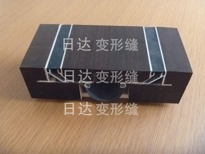 辽宁日达抗震型地面变形缝SFFS