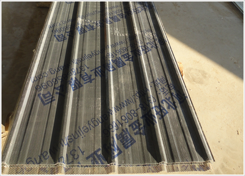 彩钢穿孔吊顶吸音板在河北旺业金属网100%高品质低