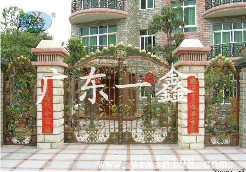 供应PVC草坪塑钢护栏/铁艺大门/广州一鑫