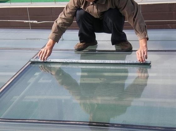 顶层玻璃透明隔热防晒涂料