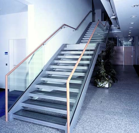 实木楼梯厂家需加强当代设计的创新