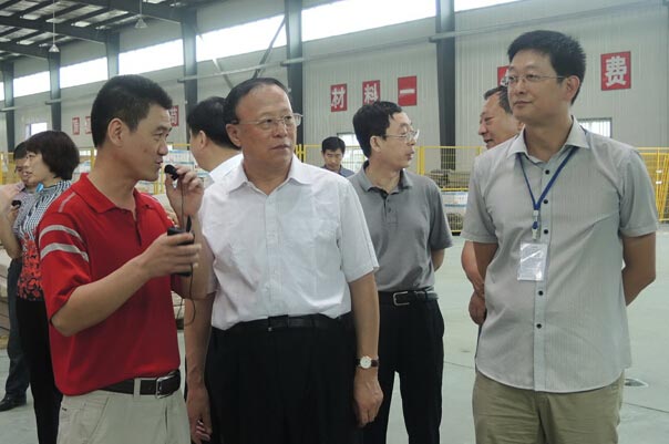 河北省副省长姜德果到圣劳伦斯暖气片厂家参观