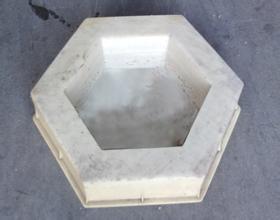 一枝独秀平稳地发展着的护坡砖模具