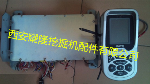 加藤820R-2挖掘机显示屏
