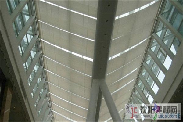 北京临空皇冠假日酒店采光顶遮阳工程案例