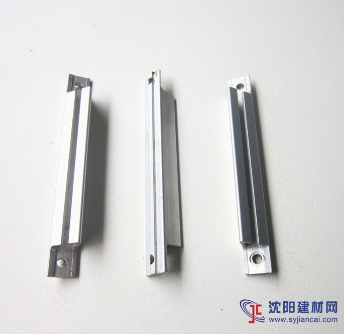 展览八棱柱变角器，用于转角处