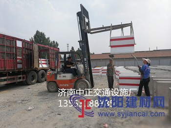 内蒙古水泥隔离墩-交通隔离墩厂家-50cm水泥隔离