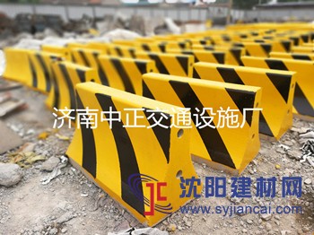 陕西高速路水泥隔离墩定做-水泥隔离墩厂家推荐-水泥