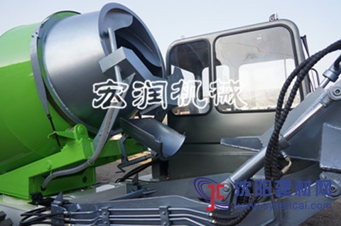 4方旋转自上料搅拌车 铰接式4方自上料搅拌车